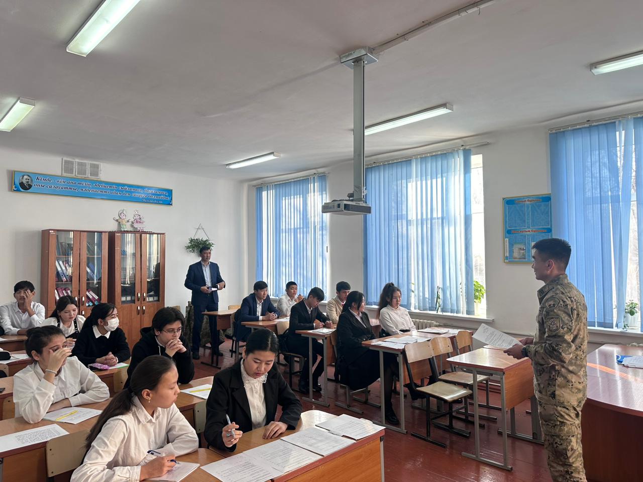 “Жас шекарашылар” әскери - патриоттық бағдарламасының аясында сабақ жүргізді.